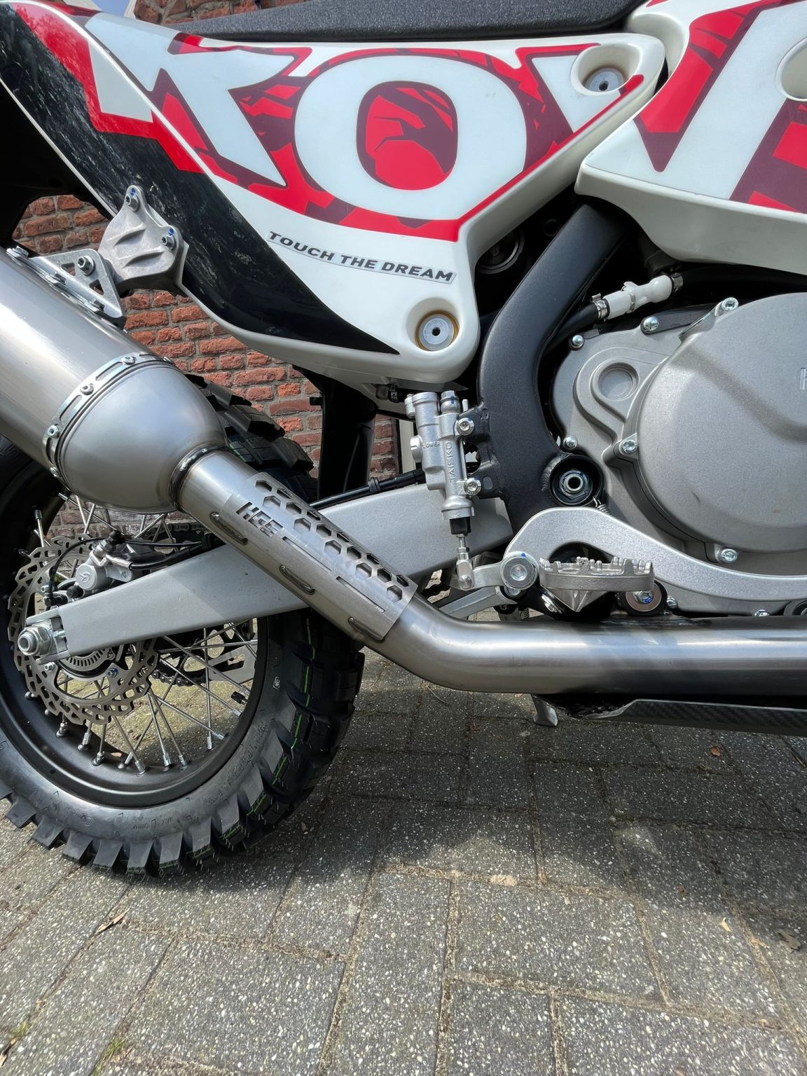 Silencieux Universel 'Pro Bomb' Profusion Exhausts - Verre Rouge Cerise Ou Inox, Kit