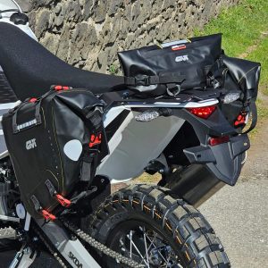 GIVI Paire de sacoches latérales étanche noires, 15+15 litres, intérieur jaune